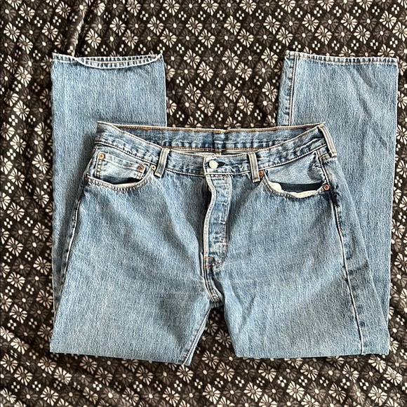 Levi's 501 Original Fit Jeans - Picture 5 of 9